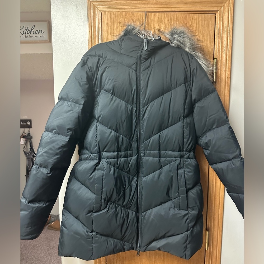 Alpine Design long winter coat. Removable faux fur hood liner